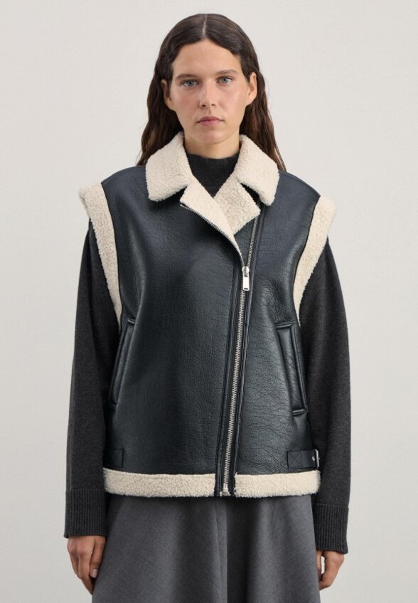 Жилет кожаный Zarina