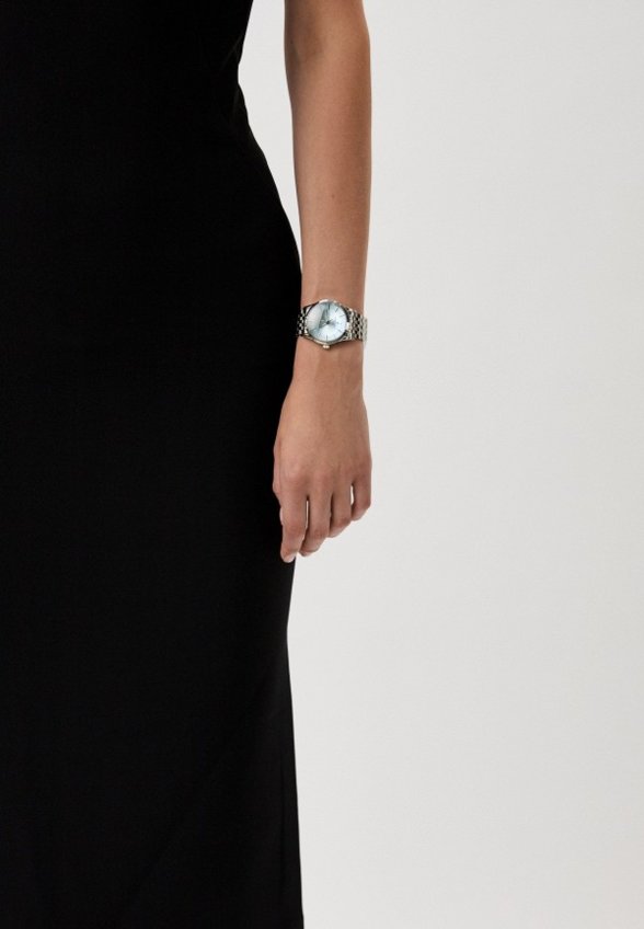 Часы George Kini