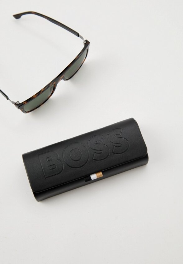 Очки солнцезащитные Boss