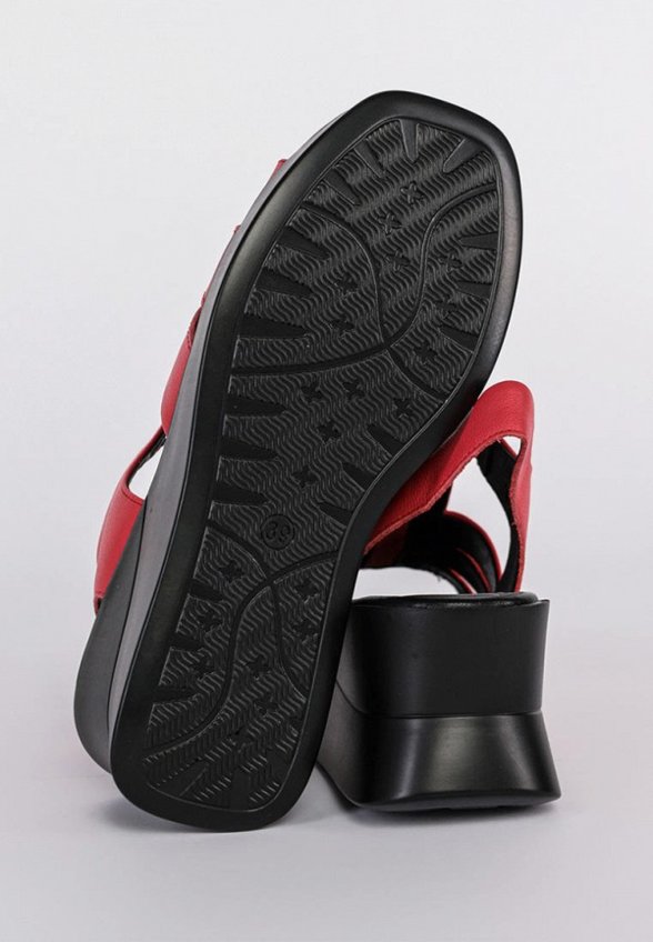 Босоножки Gut