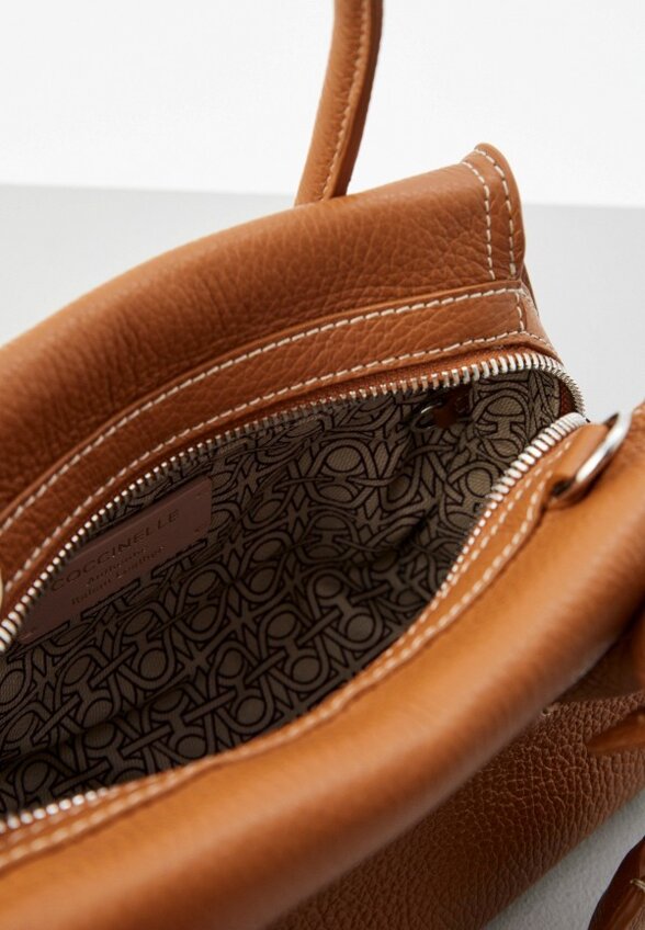 Сумка и брелок Coccinelle