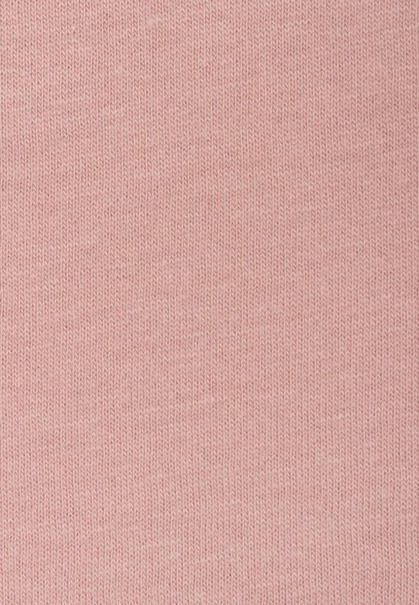 Футболка Апрель