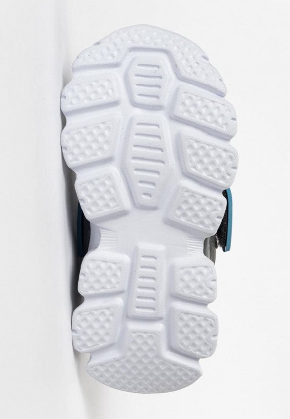 Кроссовки Tikkago