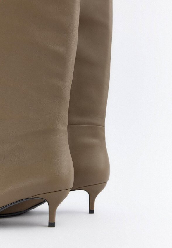 Сапоги Charuel