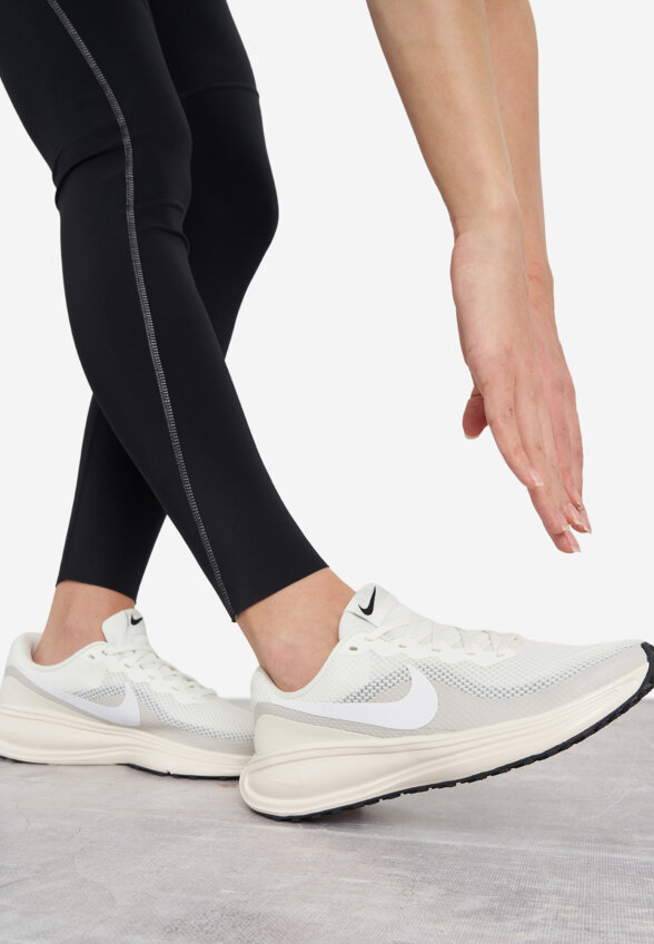 Кроссовки женские Nike Revolution 8, Бежевый