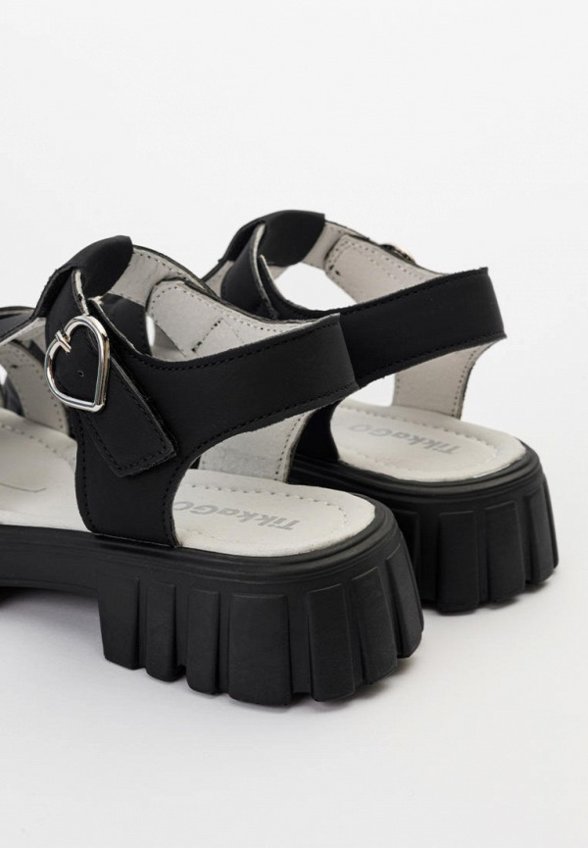 Босоножки Tikkago