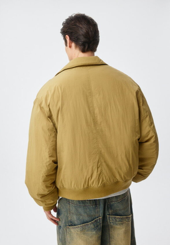 Бомбер Oversize fit с отложным воротником