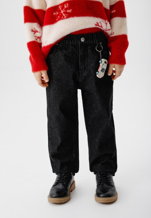 Джинсы Relaxed fit с брелком машинкой для мальчиков