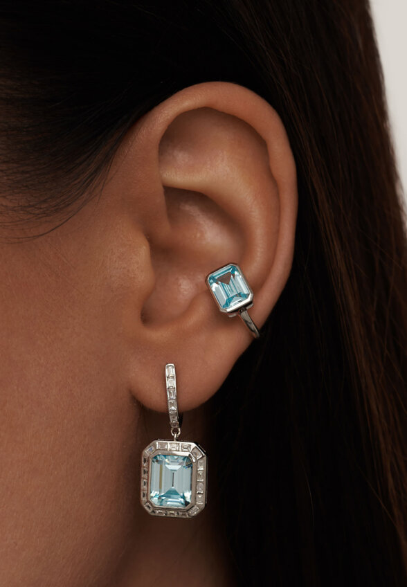 Серебряные серьги-подвесы ПОЛНОЧЬ с голубыми фианитами в огранке Эмеральд MIE