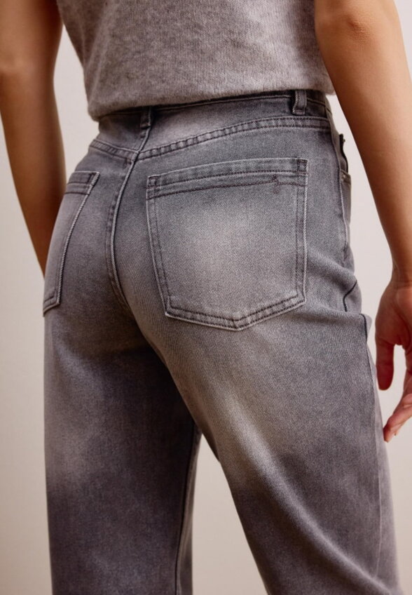 Джинсы Straight Fit с эффектом стирки