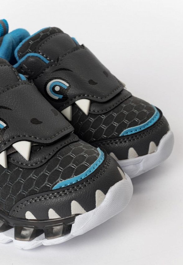 Кроссовки Tikkago