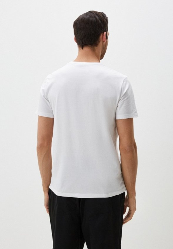 Футболка Colin's