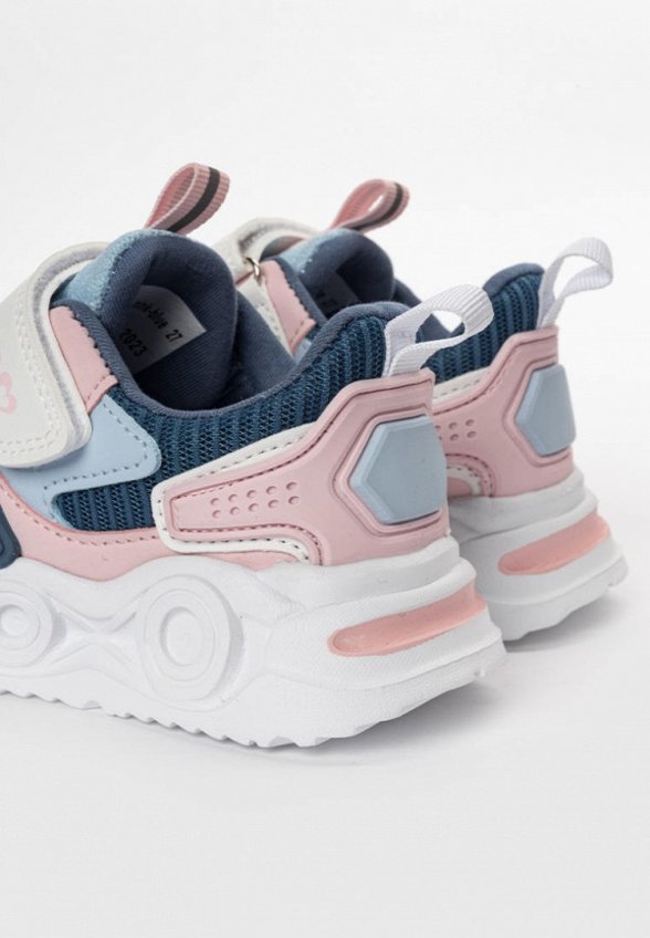 Кроссовки Tikkago