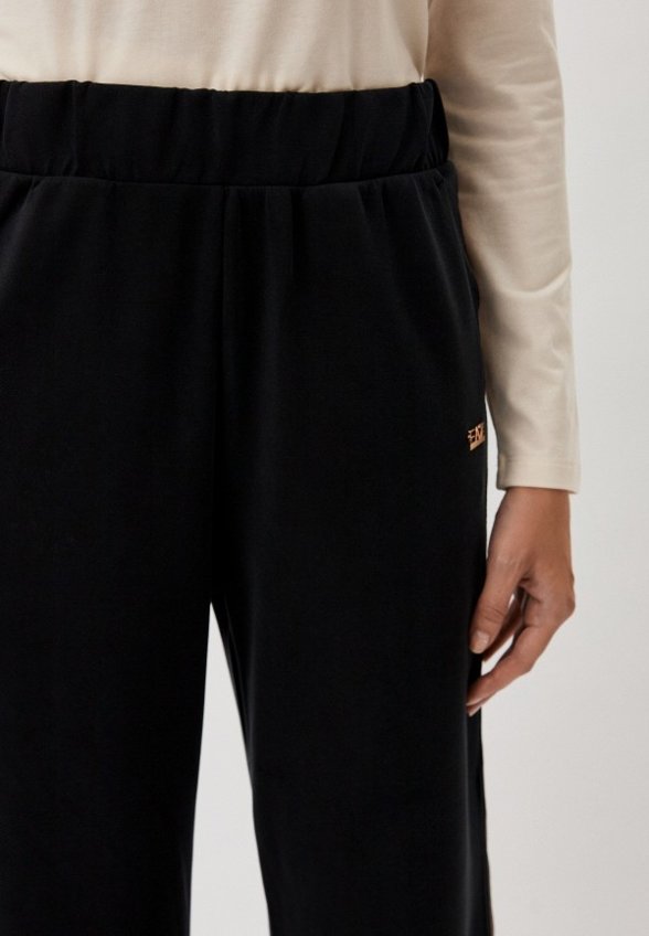 Брюки спортивные EA7