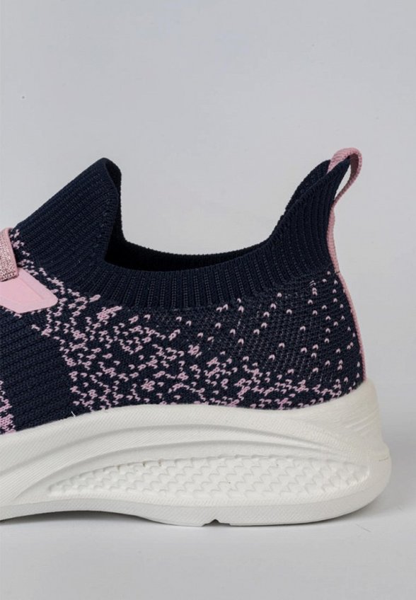 Кроссовки Tikkago