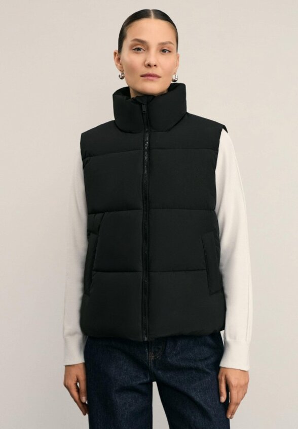 Жилет утепленный Zarina