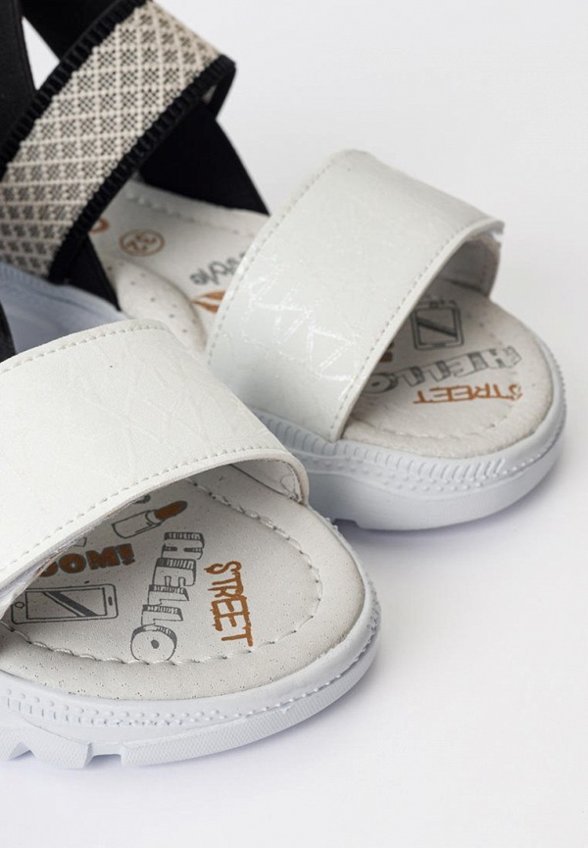 Босоножки Tikkago