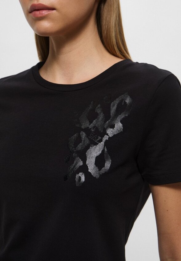 Футболка EA7