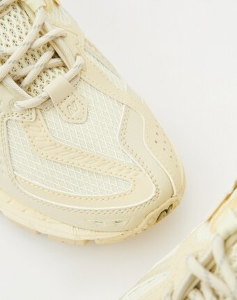 Кроссовки New Balance женщинам