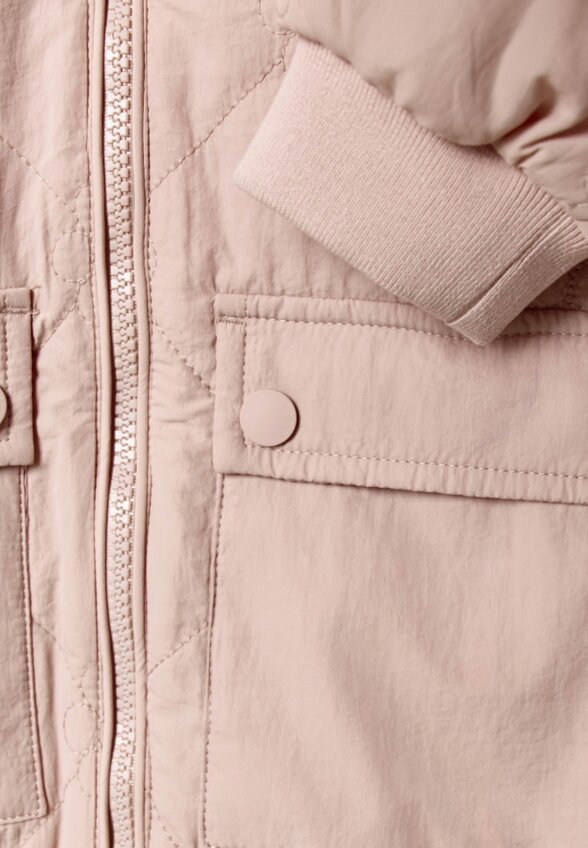 Демисезонная стеганая куртка для девочек