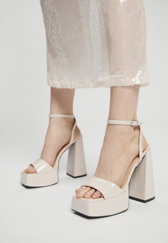 Босоножки Nume