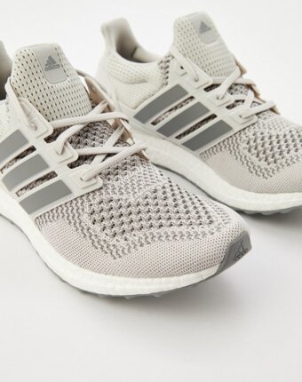 Кроссовки adidas мужчинам