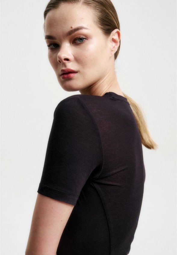 Футболка Basis