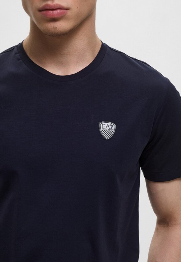 Футболка EA7