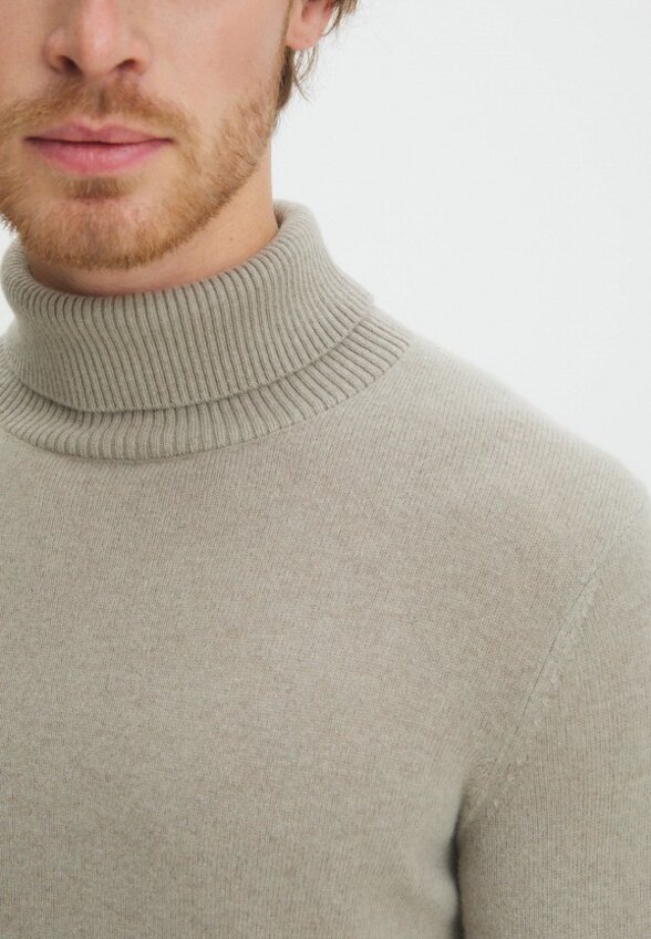 Водолазка Maison David