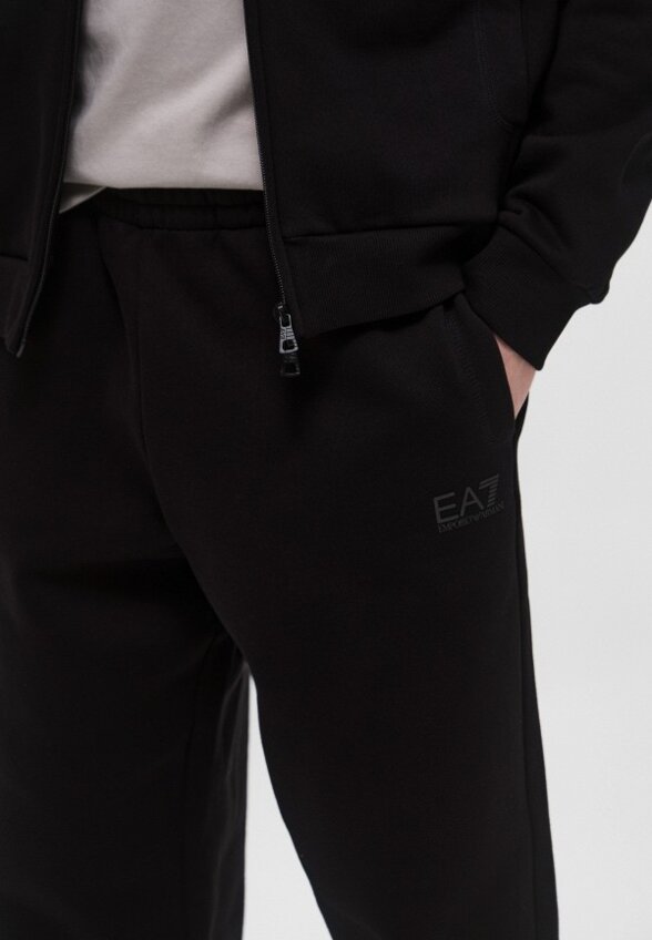 Костюм спортивный EA7
