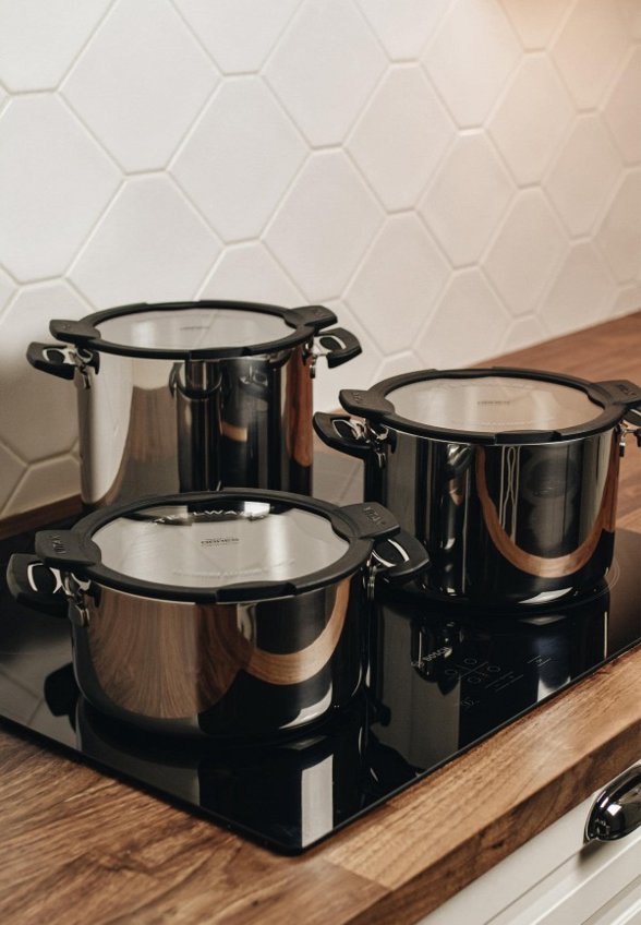 Кастрюля и крышка Vitax