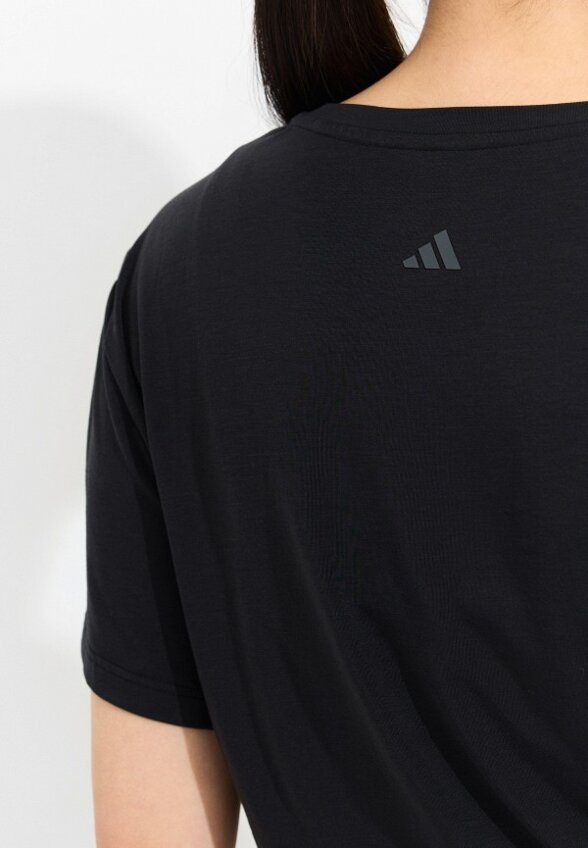 Футболка adidas