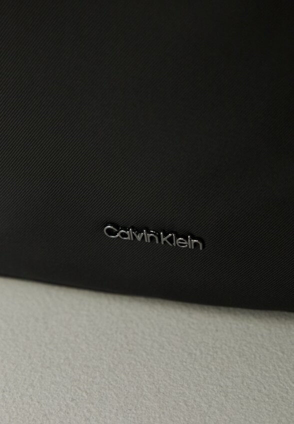 Сумка и кошелек Calvin Klein