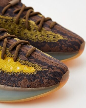 Кроссовки adidas YEEZY мужчинам