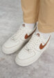 Кеды мужские Nike Air Force 1 '07 Lv8, Бежевый8  - превью