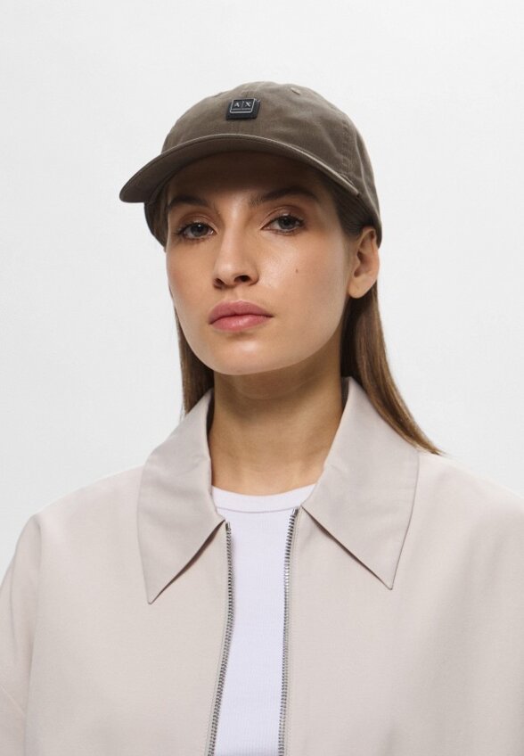 Бейсболка Armani Exchange