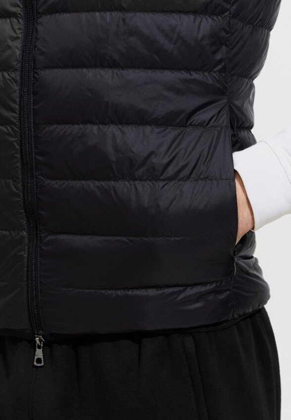 Жилет утепленный EA7