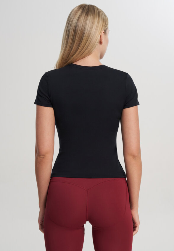 Футболка женская Under Armour Motion Fitted, Черный