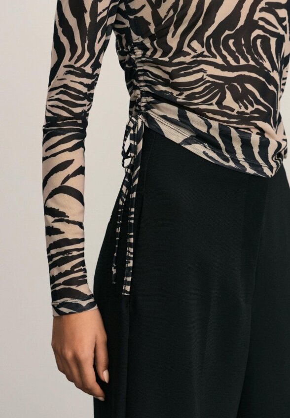 Лонгслив Zarina