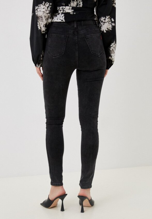 Джинсы Vitacci