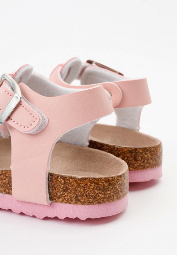 Сандалии Tikkago