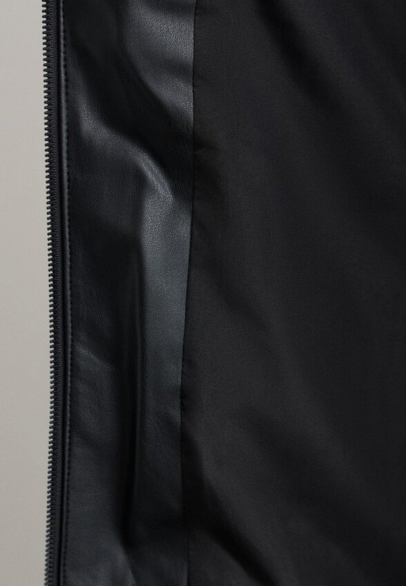 Куртка кожаная Zarina