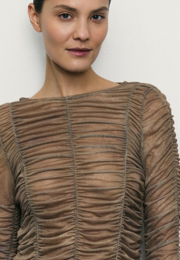 Лонгслив Zarina