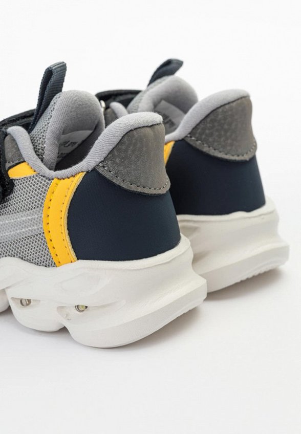 Кроссовки Tikkago