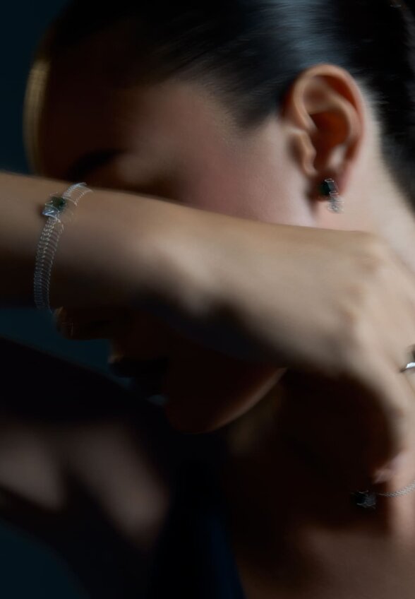 Браслет из серебра АУРА с выращенным изумрудом MIE