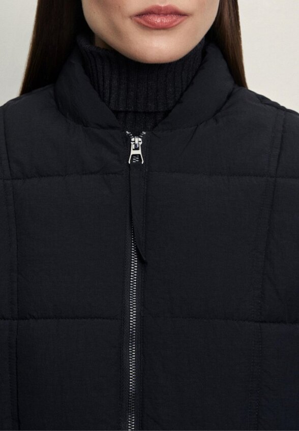 Жилет утепленный Zarina