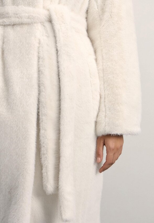 Пальто меховое Zarina