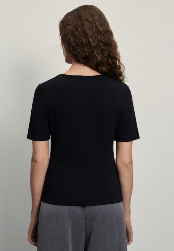 Футболка Zarina