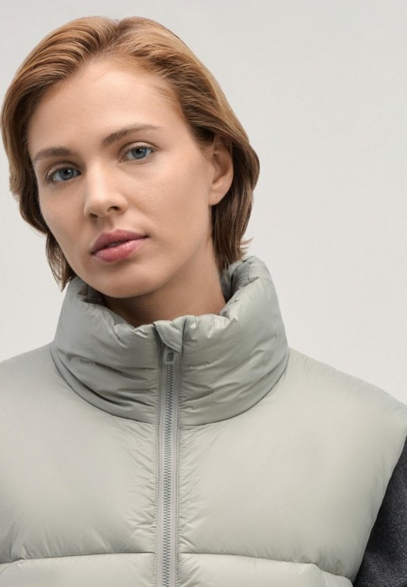 Жилет утепленный Zarina