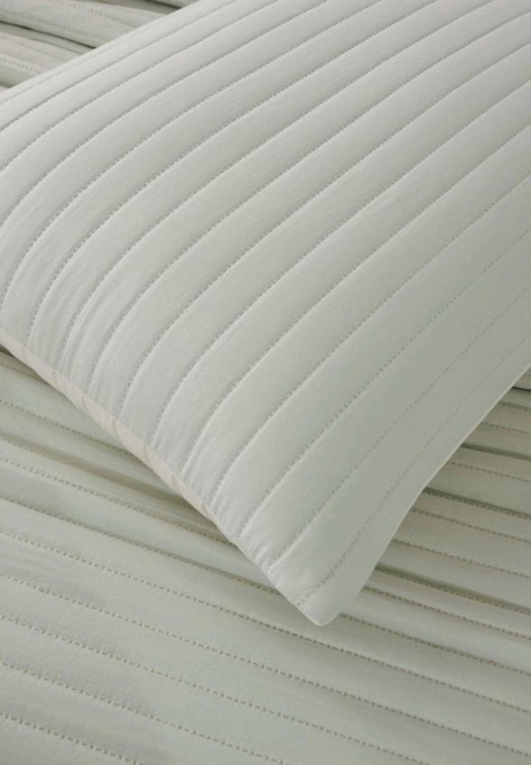 Комплект с покрывалом Sofi De Marko